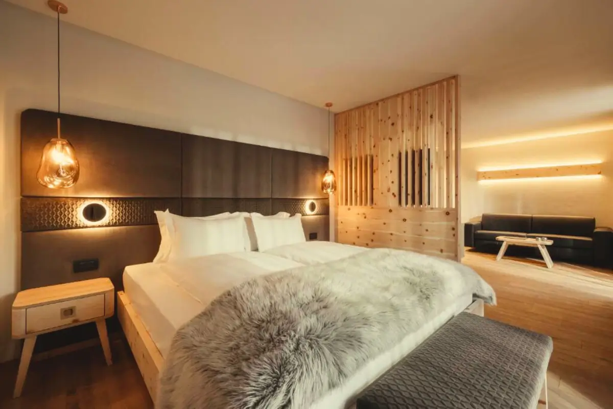 Modern alpine bedroom at Hotel Tofana in Cortina d’Ampezzo.
